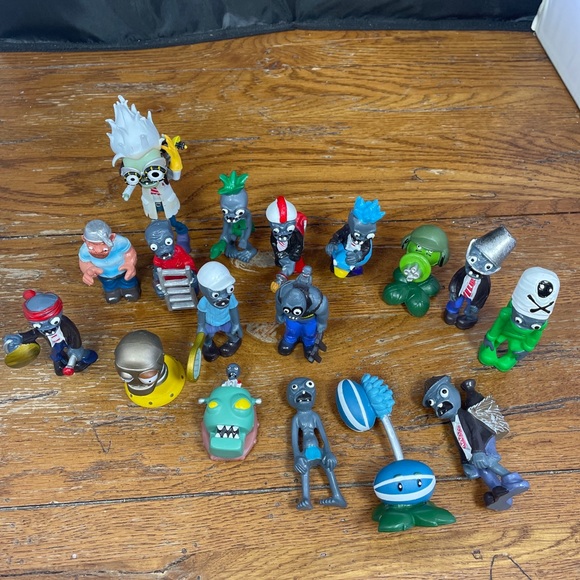 Other - Plants vs Zombies 17 Pcs Toy Action Figures